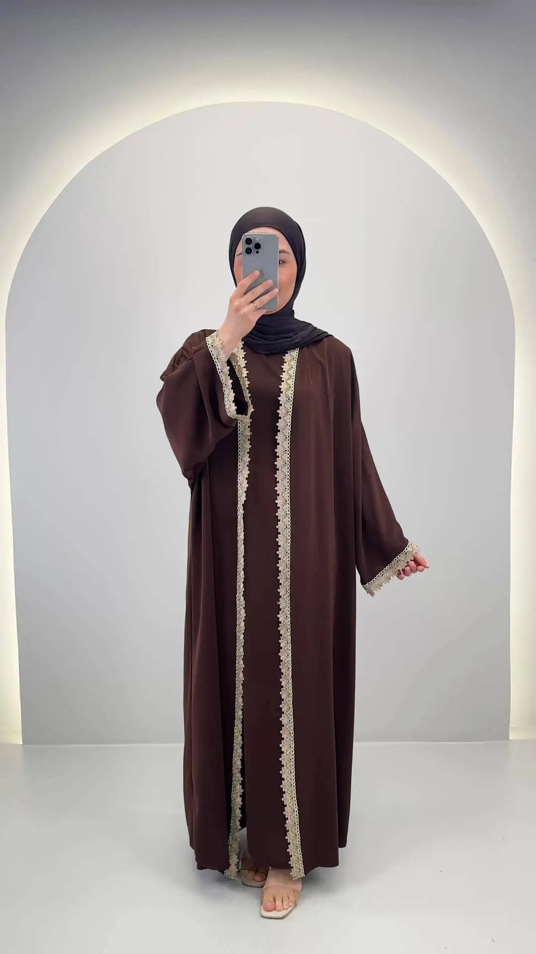 <tc>L</tc>io<tc>m</tc>un Abaya <tc>S</tc>e Braun