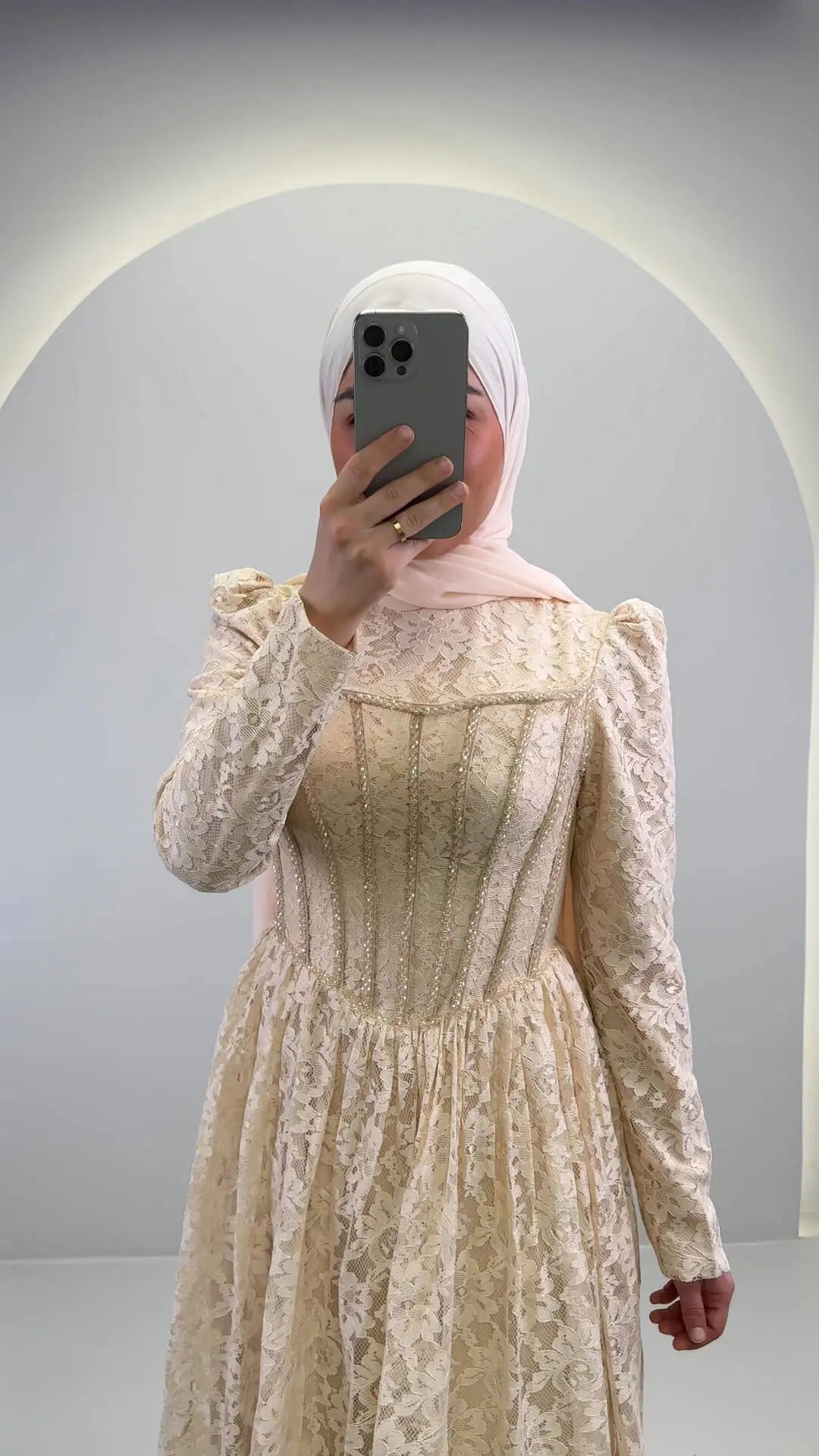 Mina Abiye Bej