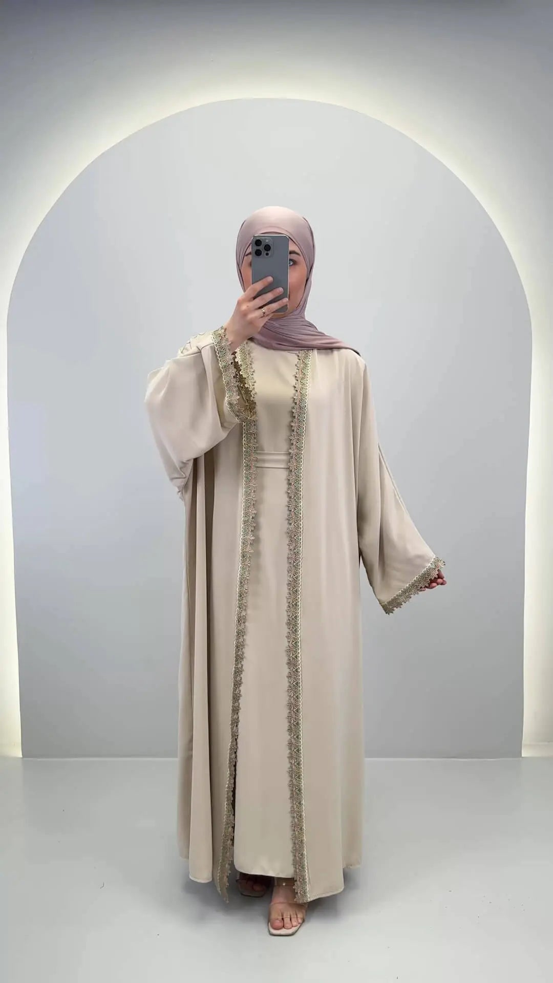 <tc>L</tc>io<tc>m</tc>un Abaya <tc>S</tc>e beige